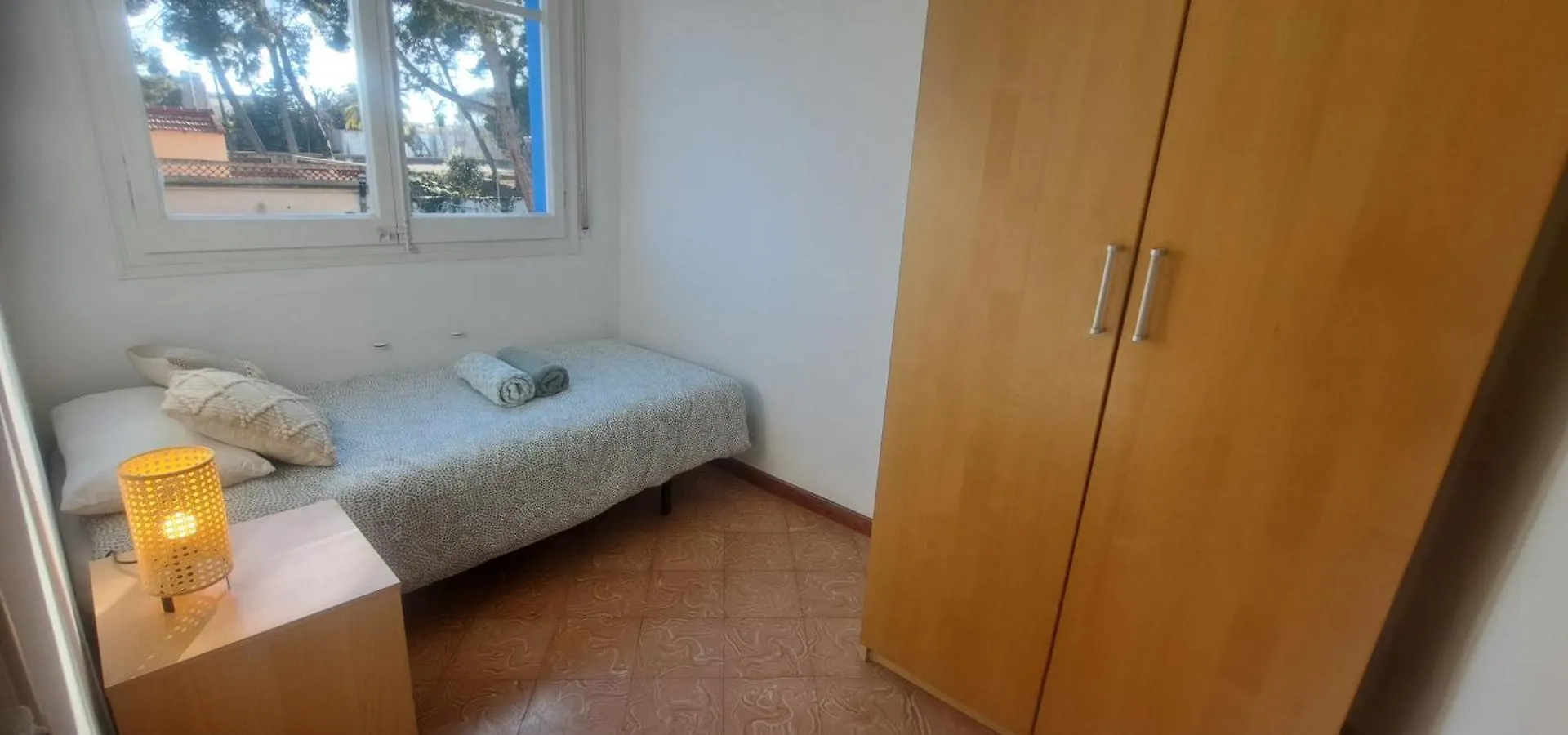 Homestay Atenea Room By The Beach - Claire Homes Castelldefels