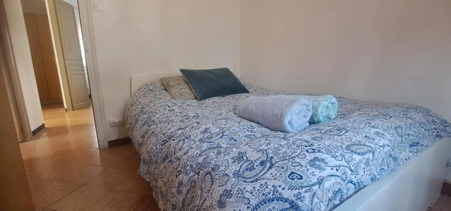 Homestay Atenea Room By The Beach - Claire Homes Castelldefels